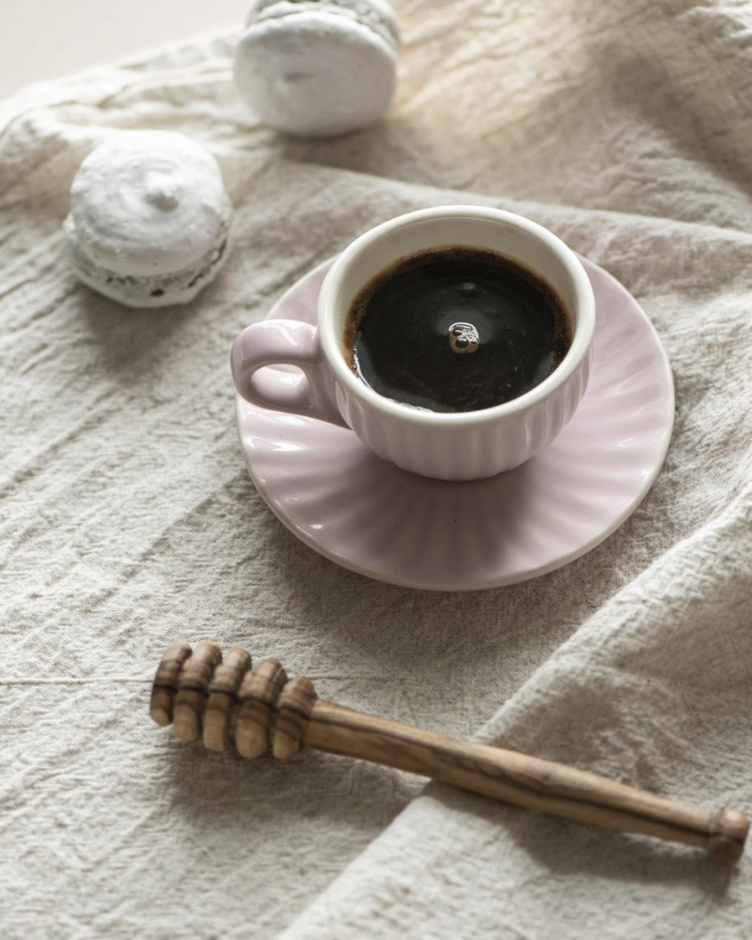 ESPRESSO PUODELIS SU LĖKŠTUTE Mynte English Rose