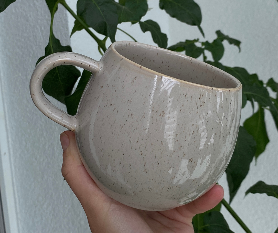 kremines spalvos puodelis